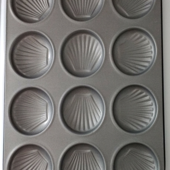 Great gift set for a new baker - Picture 3 of 9